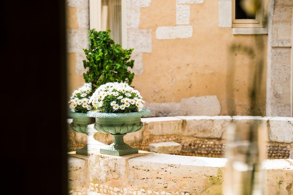 جراند أوتل دو ليوه دور تفاصيل الفندق من الخارج