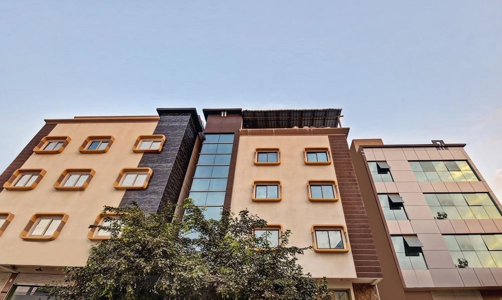 Treebo Primeland Suites, Mailasandra Exterior