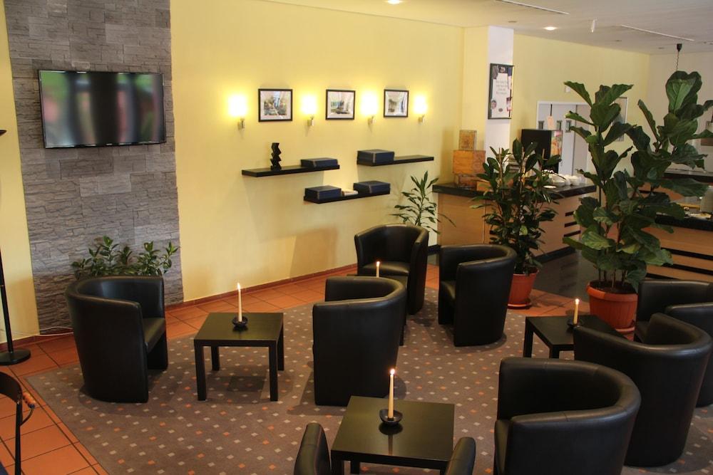 تريب بالقرب من ويندام هالي منطقة الجلوس في الردهة