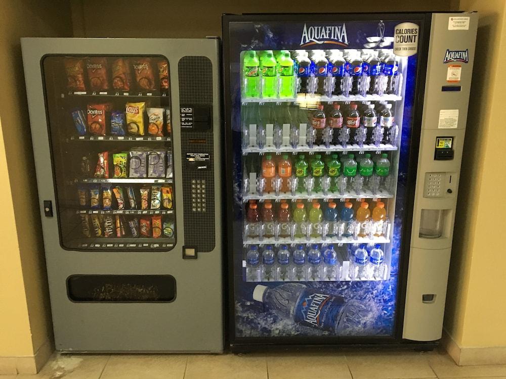 دايز إن باي ويندام أورلاندو أيربورت فلوريدا مول داخلي