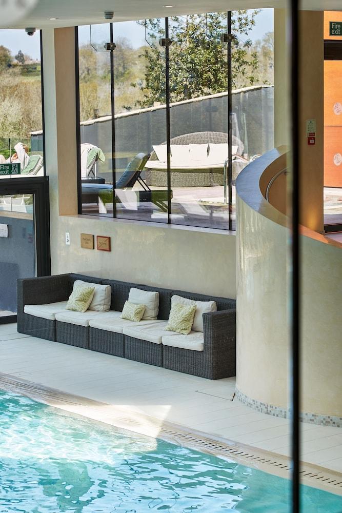 أوكيندين مانور هوتل آند سبا حمام سباحة مغطى