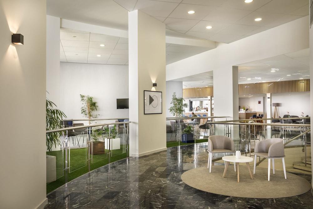 أول جٕين كلسيف هوتل ألبتروس منطقة الجلوس في الردهة