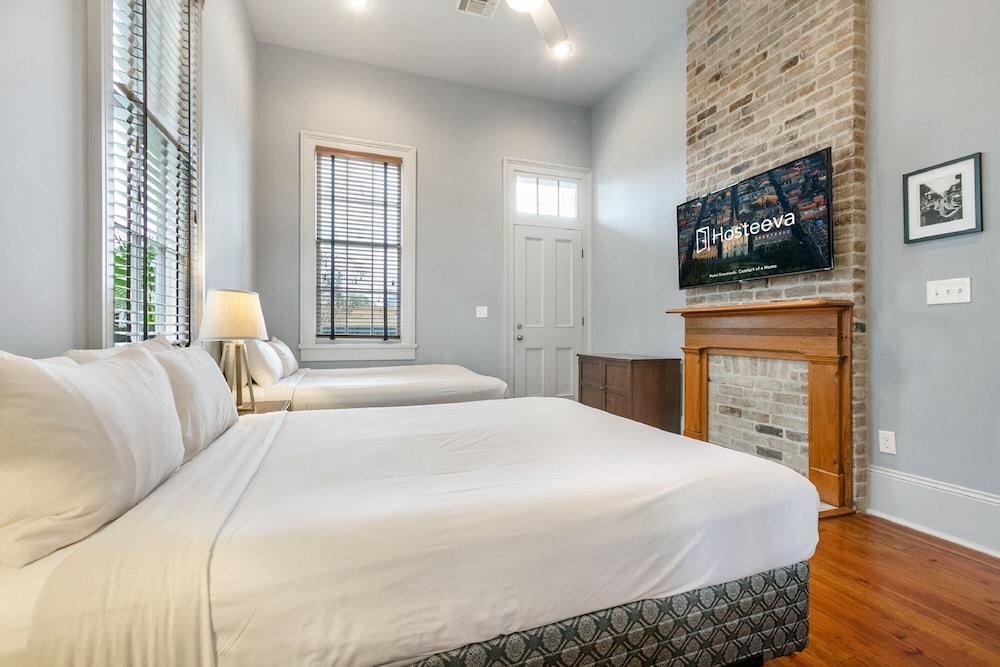 Hosteeva 2BR Steps to St. Charles Ave Room