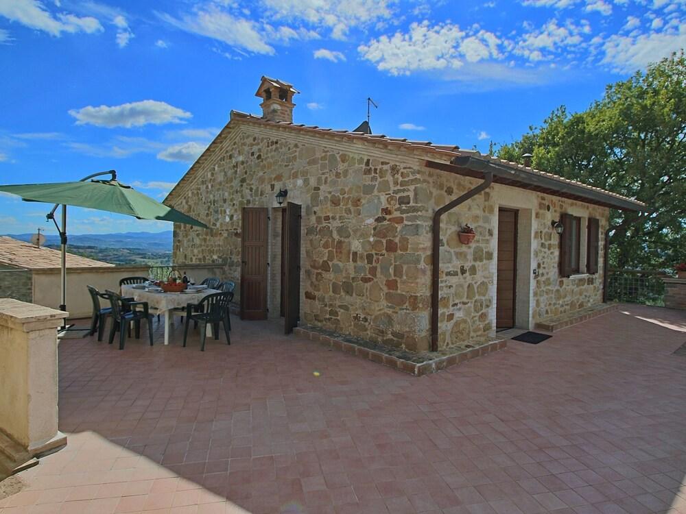 Quaint Cottage in Collazzone With Swimming Pool Exterior