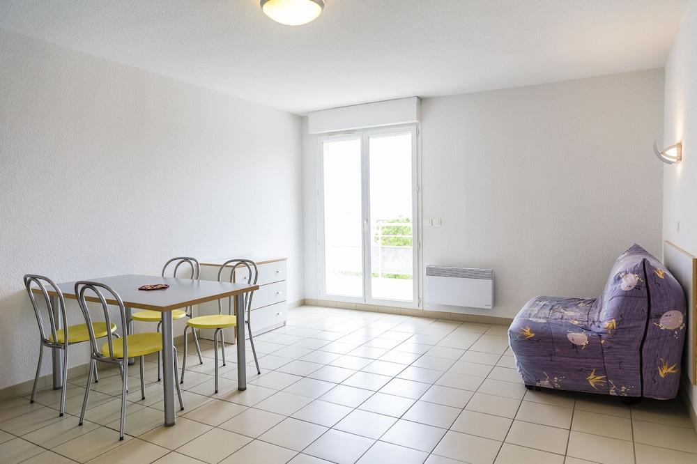 ليه رومارين - فاكونس يو إل في إف منطقة المعيشة