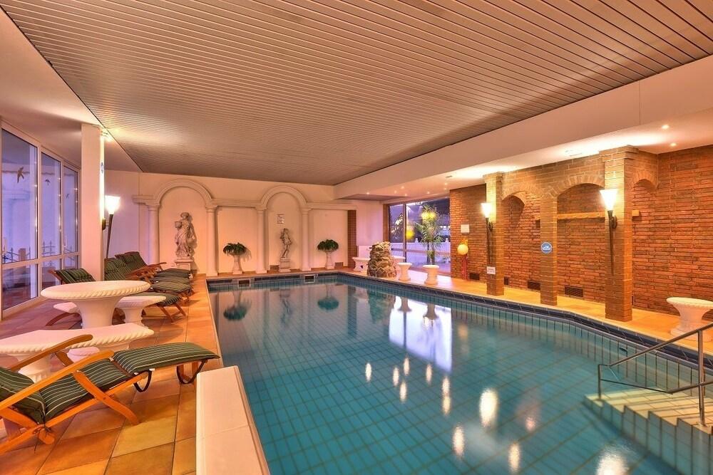 بارك هوتل فالديك حمام سباحة مغطى