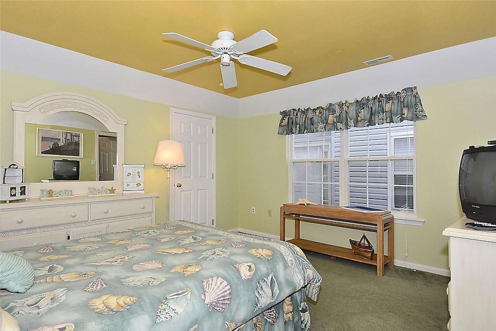 3 كارولين إيجلز لاندينج باي لونج آند فوستر داخلي