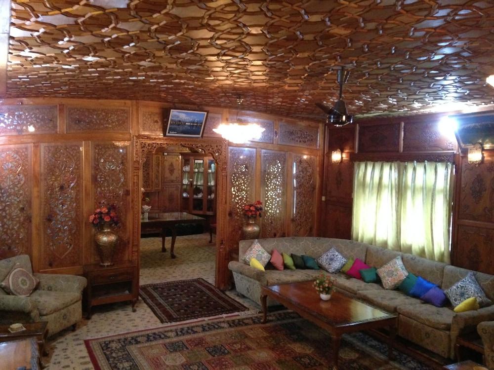 مجموعة زافر للقوارب المنزلية منطقة الجلوس في الردهة