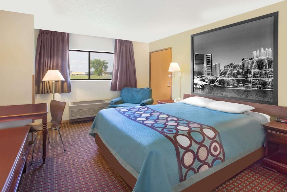 Super 8 by Wyndham Princeton Room