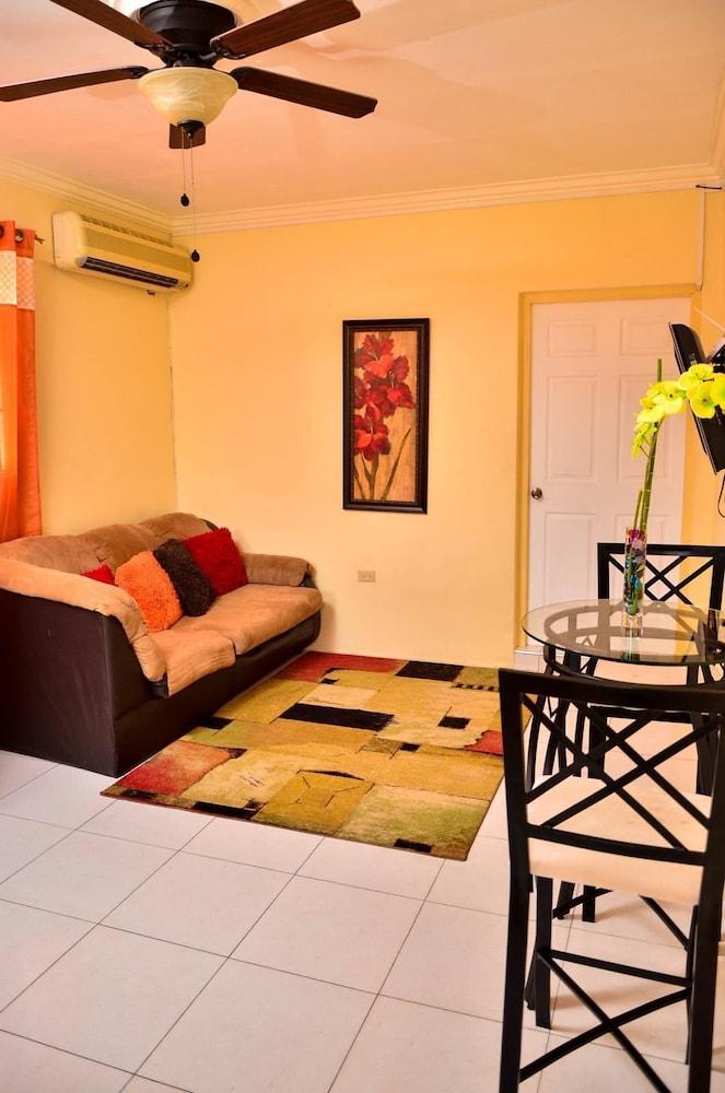 كينجستون صن سيت جيست أبارتمنت 1 غرفة معيشة