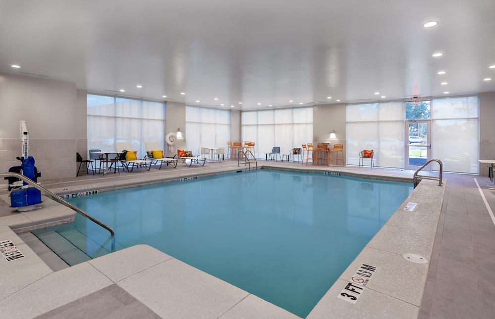 هوليداي إن تالاهاسي إي كابيتول - يونيفا باي آيتش جي زحليقة مائية