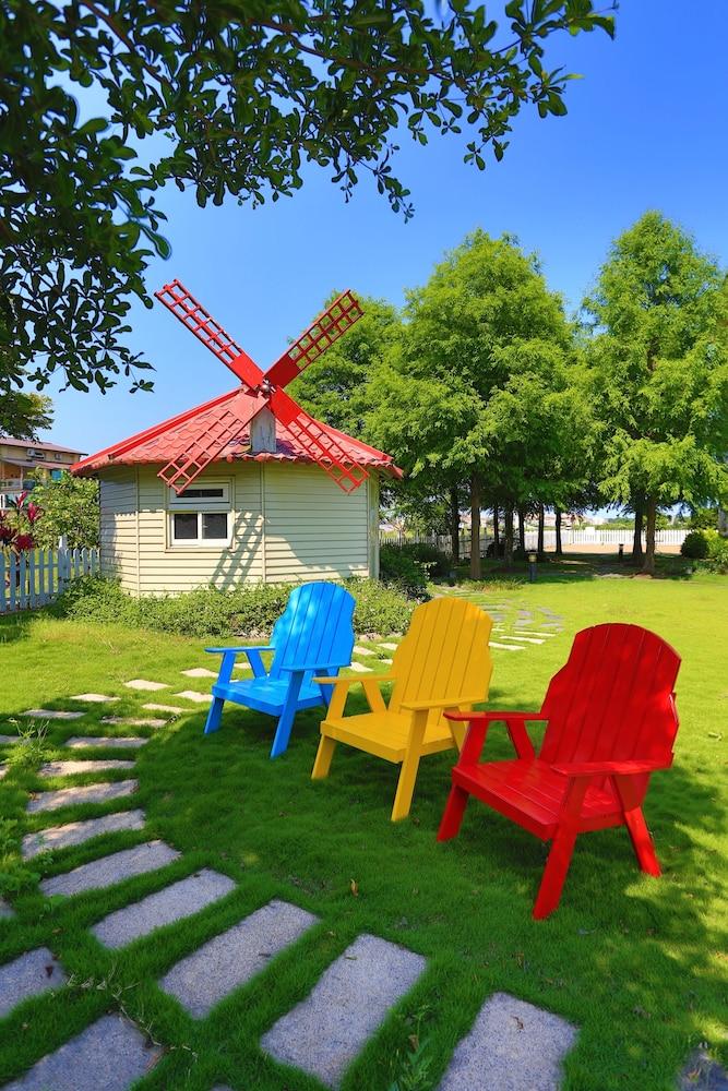 Isaalice Slip and Slide B&B Exterior