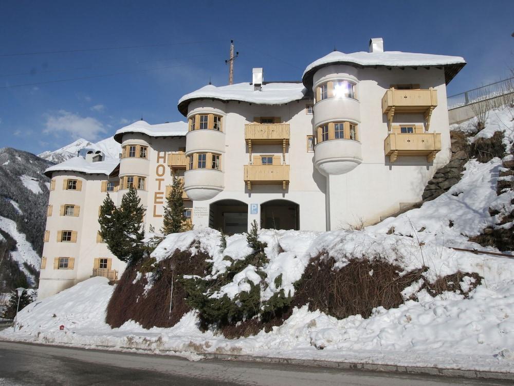 بليسينج أبارتمنت إن ماتري إن أوستتيرول ويذ إنفريريد ساونا المنطقة الخارجية