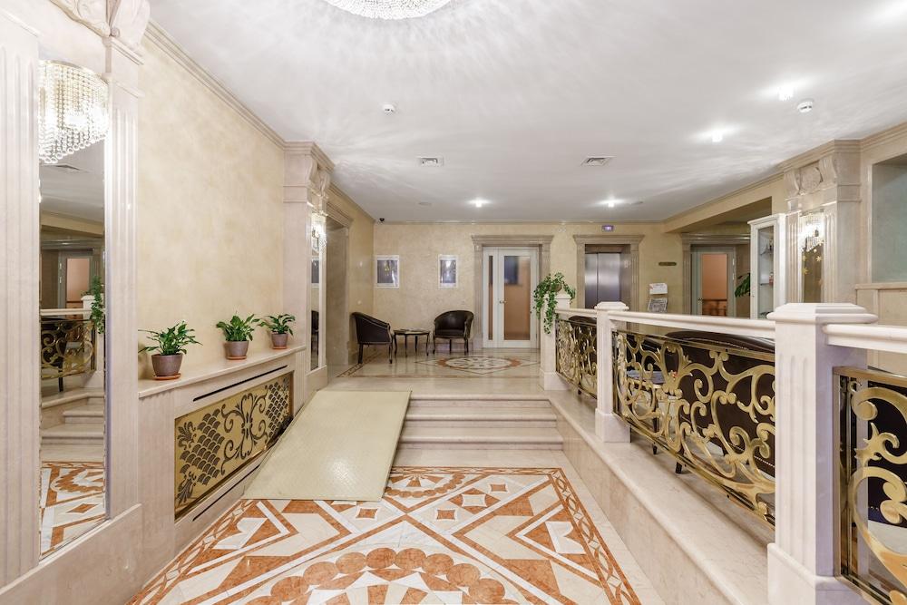 كلوب هوتل كورونا الردهة