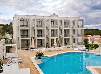 Captain Hotel Featured Image