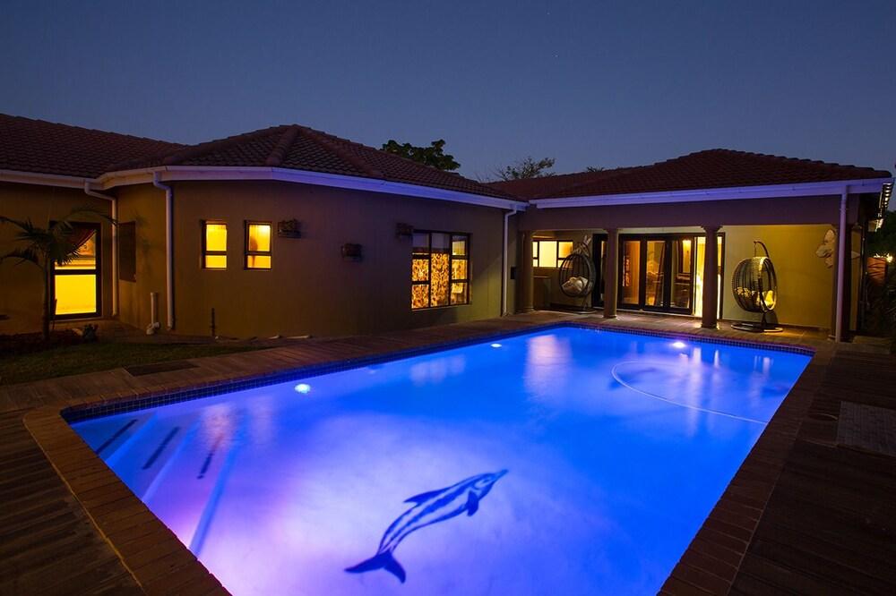 إليجانت آند إكسكلوسيف بوتيك جيست هاوس حمام سباحة مكشوف