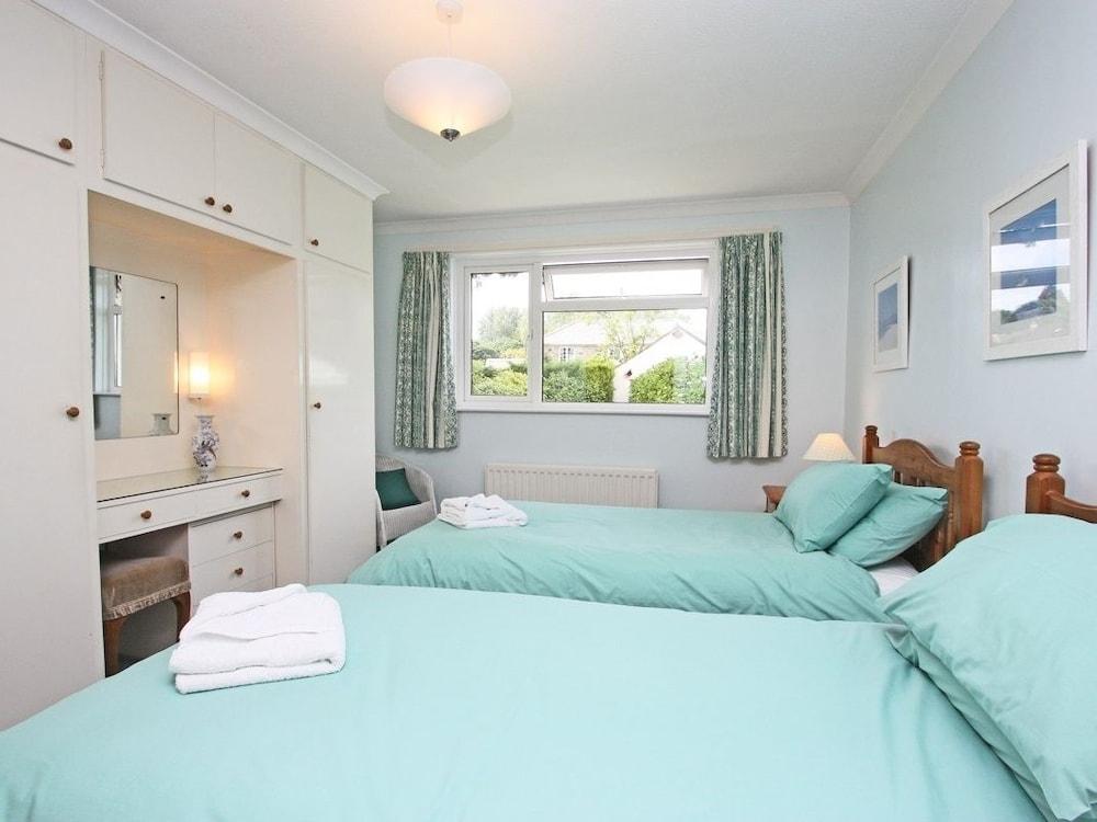 Chenies Guestroom
