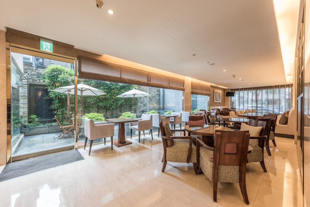 رويال بيز تايبيه الصورة الأساسية