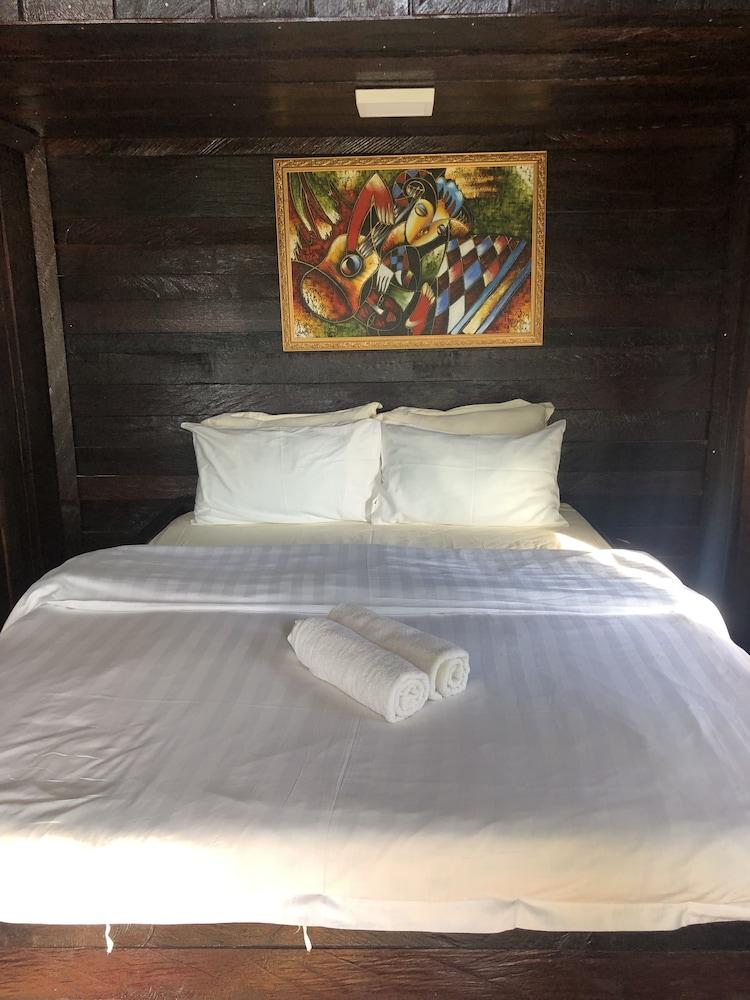 Tim's Seaside Hideout Resort Room