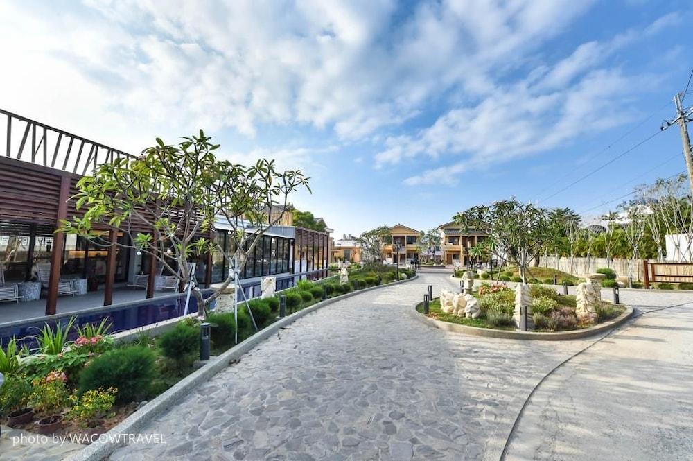 أوت لاين فيلا