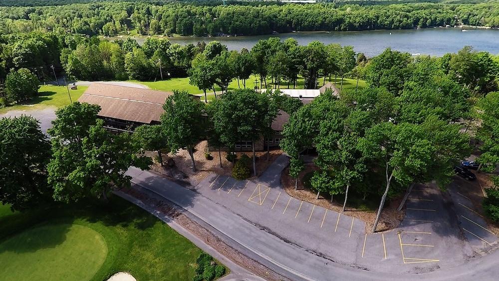 ذا لودج آت إنديان ليك منظر من الجو