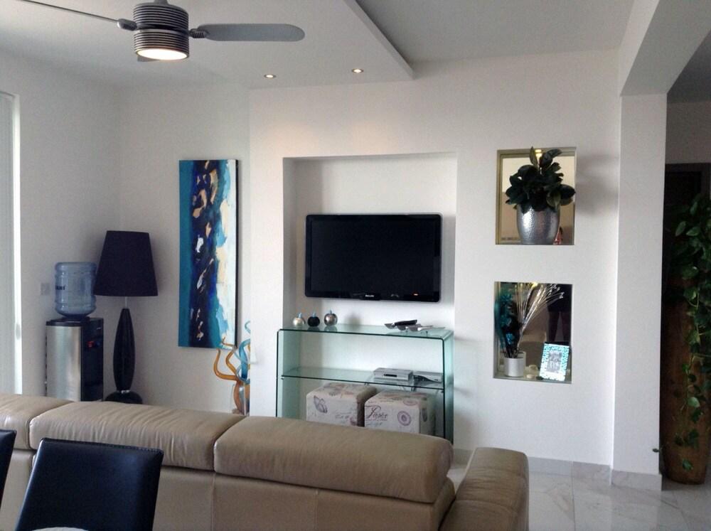 لاكشري سيفرونت أبارتمنت ويذ بول غرفة