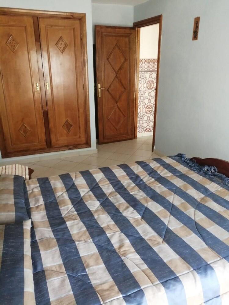 شقة مفروشة جيدا في وسط المدينة غرفة