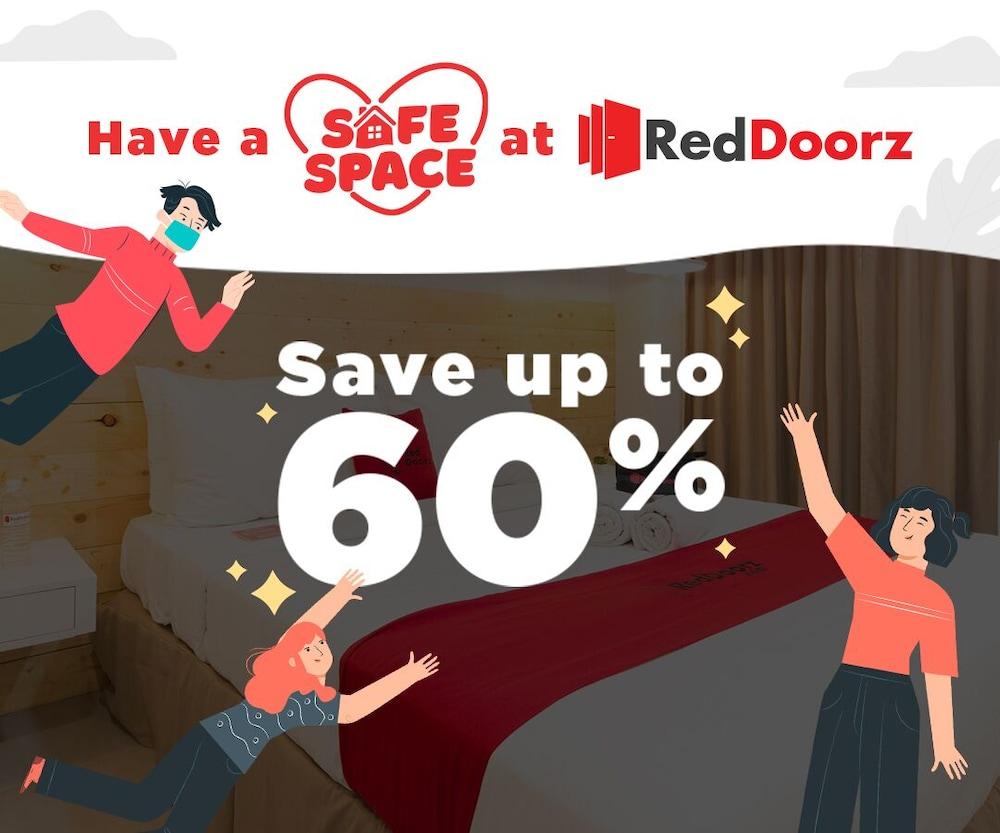 RedDoorz Premium @ Abueg Road Extension