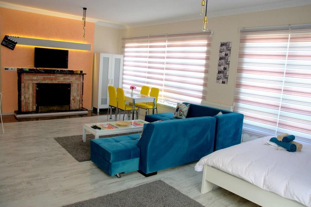 Konukevim Mesrutiyet Large Studio 1 Living Area
