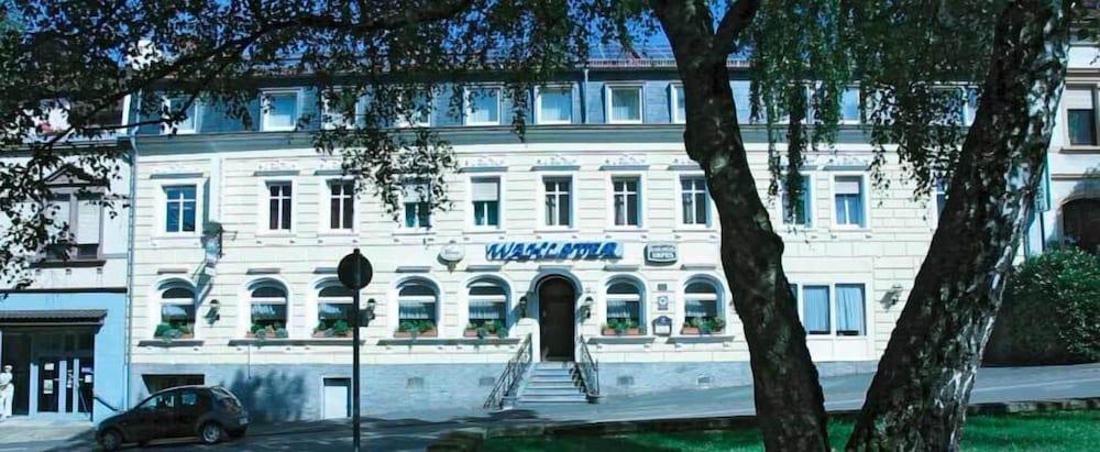 هوتل والستر