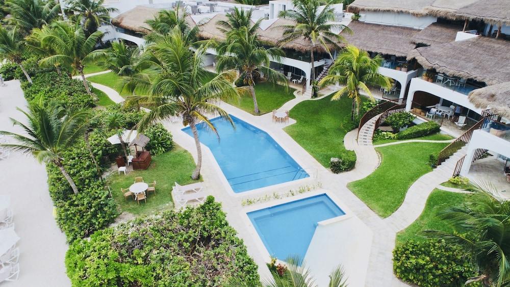 لاس فيلاز أكيومال 2 بي 18 باي سكاي رن زحليقة مائية