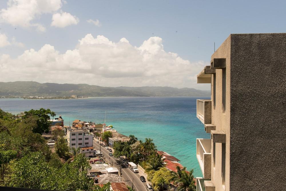 سكاي بوكس بيتش سويت آت مونتيجو باي كلوب منظر من الجو