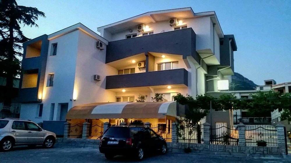 Kojic Apartments