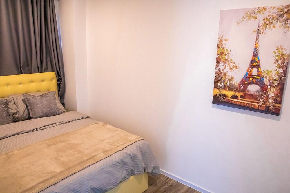 Apartment 450m from BTS with Sky Pool - bkbloft1 Room