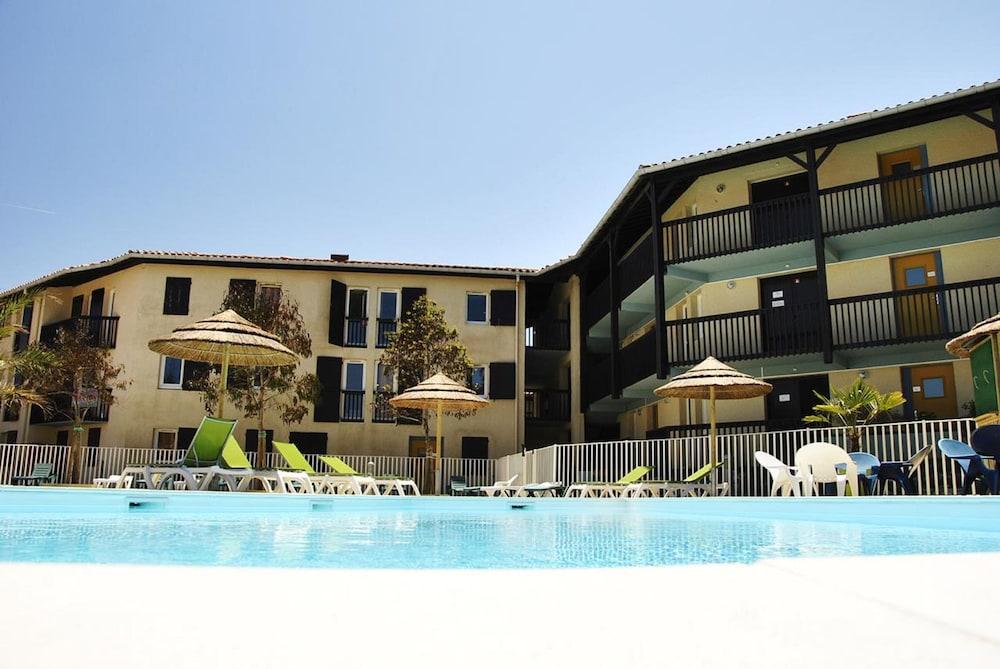 فيليدج فاكانسيس لو جونكا زحليقة مائية