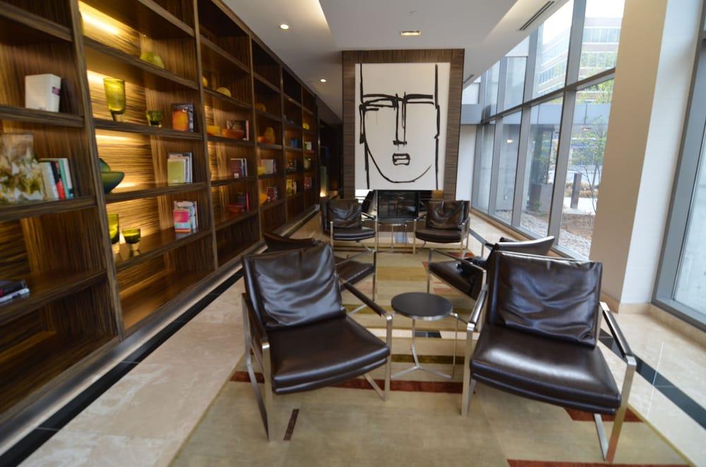 تورونتو إسكيب، ذا روبي بينك سويت الردهة