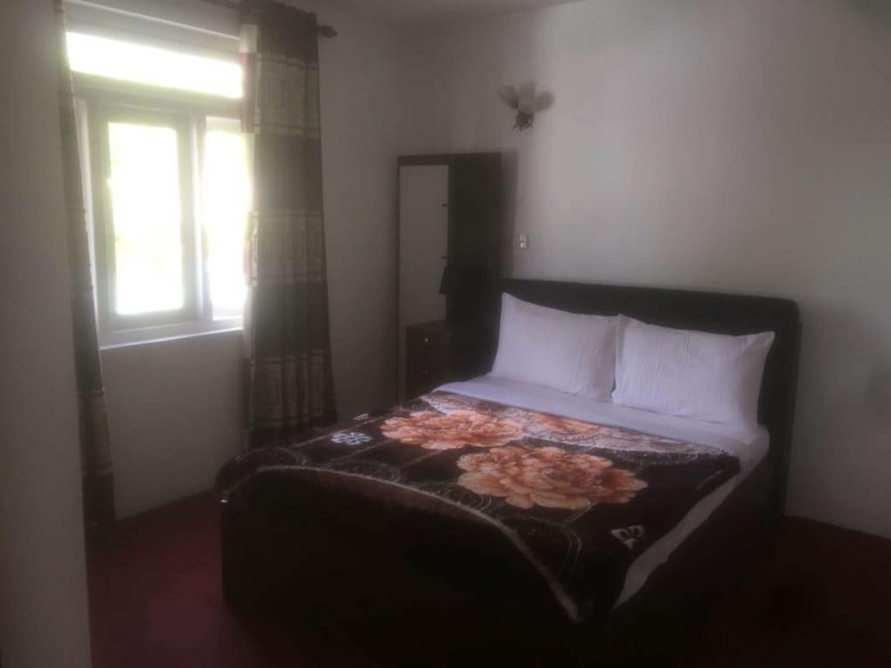 Yoho Green Lake View Room