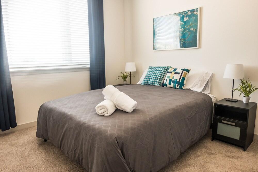 Mass Ave Arts District 1 BR Apt by Frontdesk Room