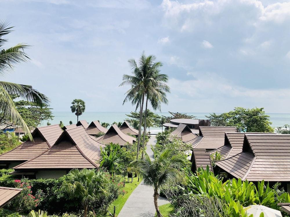 Khanom Beach Resort & Spa Exterior