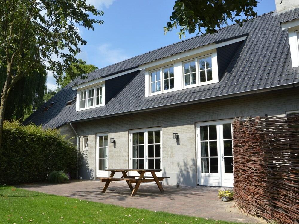 هوليداي هوم نير ذا إفتلينج أموسمنت بارك