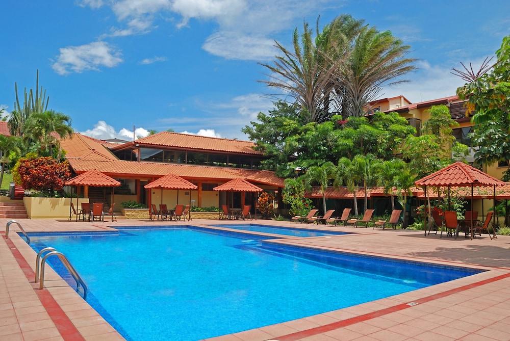 كانتري إن آند سويتس باي راديسون،سان خوسيه إيروبورتو، كوستاريكا حمام سباحة مكشوف