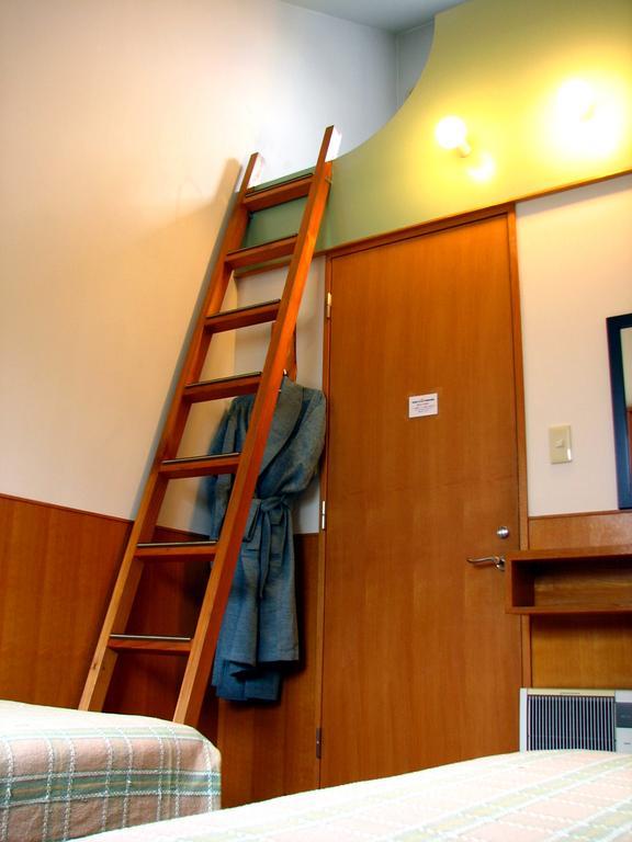 بي آند بي بنزيون هادوكاتي مورا أخرى