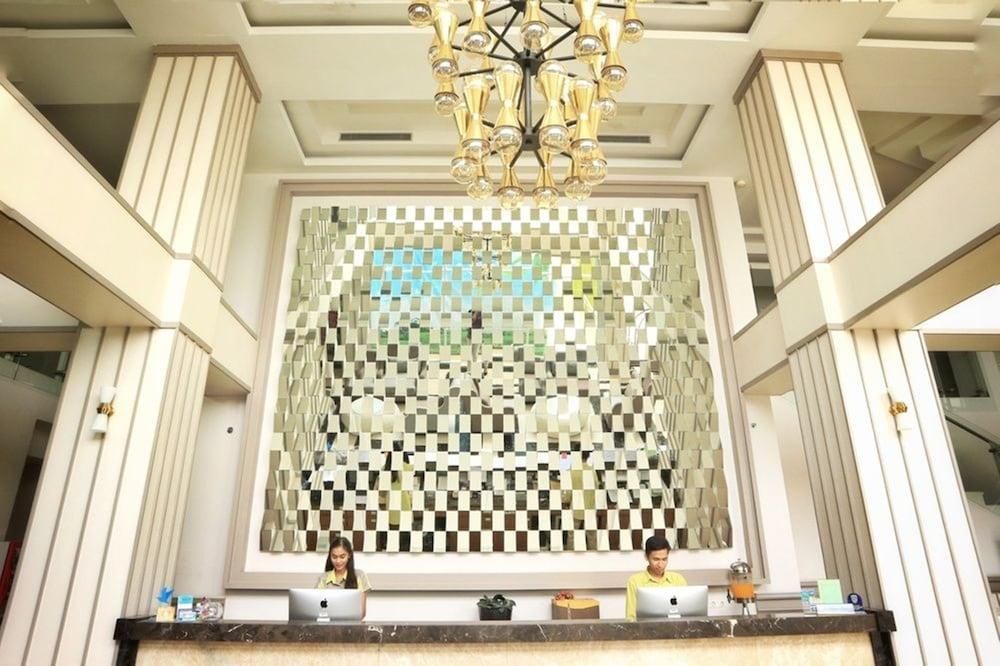 Shakti Hotel Bandung Reception