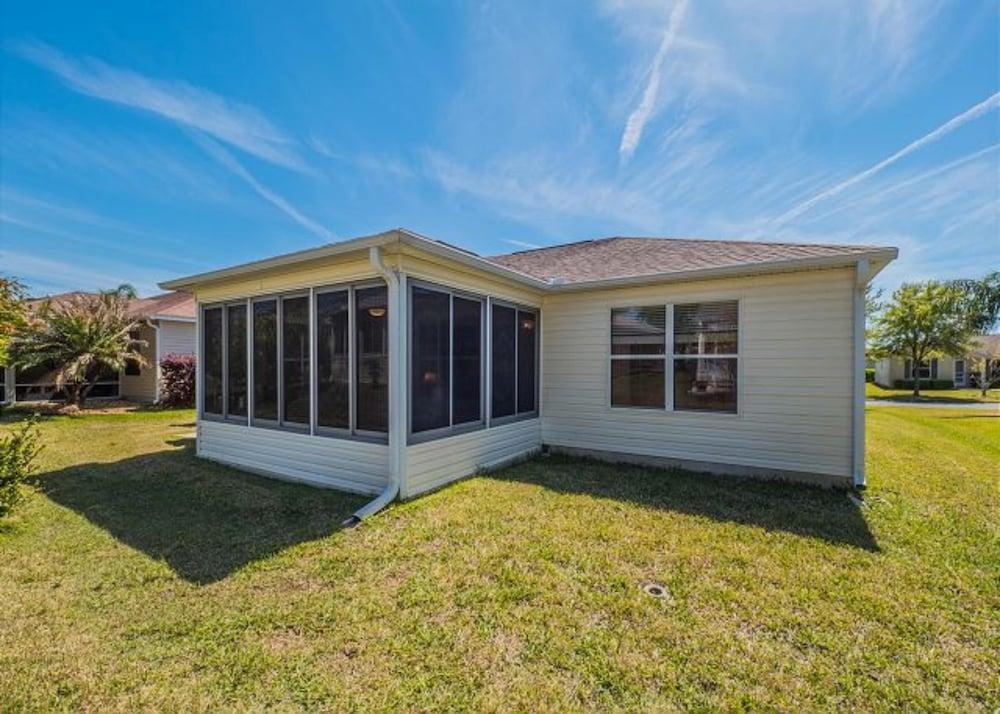 إنجليش إيفي كورت 2600 باي وايت بيليكان في آر المنطقة الخارجية