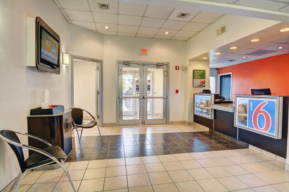 موتل 6 سيكونك، إم إيه - بروفيدينس إيست منطقة الجلوس في الردهة