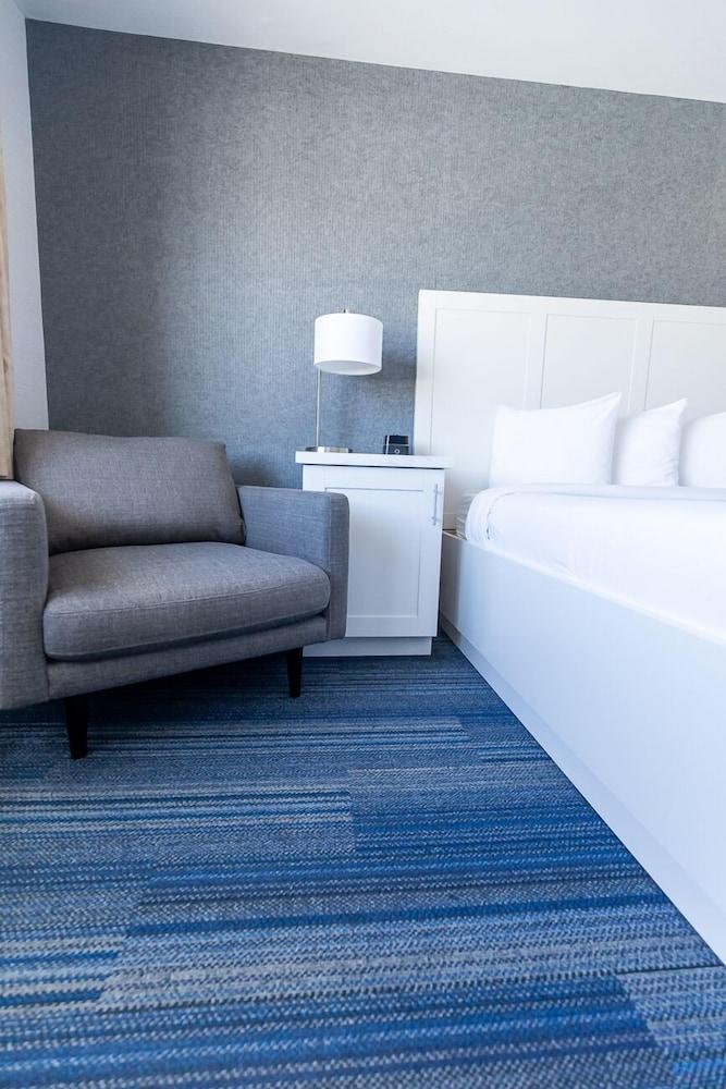 هوتل سولارينا، بريمير كوليكشن باي بست ويسترن أخرى