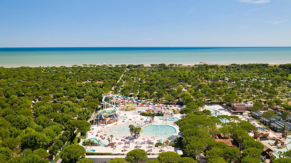 لاكشري كامب آت يونيون ليدو منظر من الجو