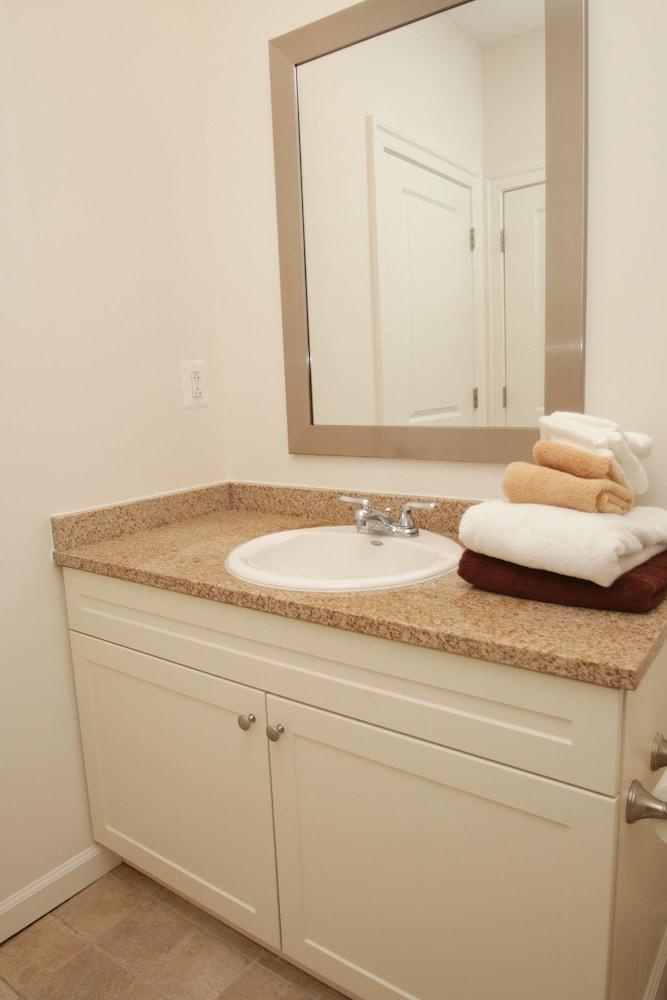 رينايسانس بروبيرتيز - 2040 ماركت ستريت حوض الحمام