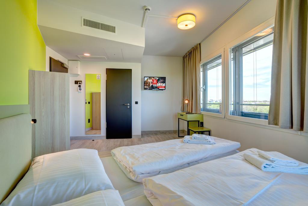 ماينينجر هوتل مونخن أوليمبيابارك  أخرى