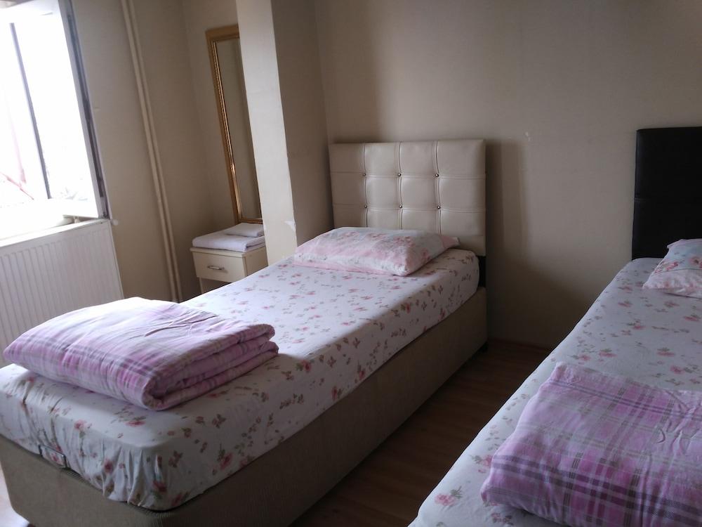 ديلاي بانسيون جنلوك كيراليك غرفة